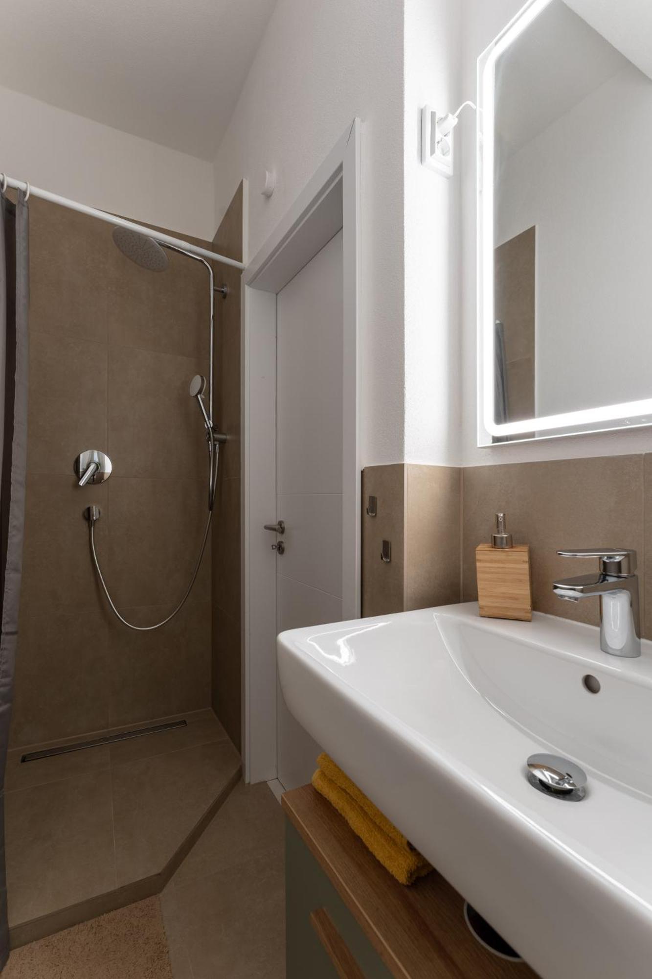 Modern Living Apartment - 3-Zimmer - Nuernberg Nord, Ruhige Seitenstrasse, Fusslaeufig Strassenbahn エクステリア 写真